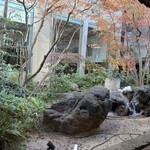 日本料理 縁 - 早めに予約したので中庭を臨めるテーブルにしてもらえたのかな˚⁎⁺˳✧༚