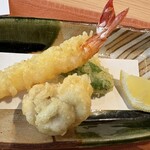 日本料理 縁 - 感動の天ぷら。海老も白子も外はカリッとして中はミディアムレア。海老も白子も一口食べて「うわぁ〜❤︎」と感嘆の声が出てしまった。