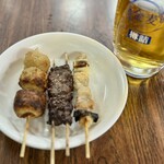 肉のまえかわ - （左から）つくね・牛ハラミ・ネギ間・牛ハラミ