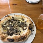 ピッツェリア チェッポ - タバスコ的なもので味変もできました。