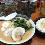 横浜家系ラーメン 魂心家 目黒店 - ・味：味噌
                                ・麺：柔らかめ
                                ・脂：少なめ