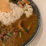 curry bar nidomi - イカのバターマサラ＋ポテトのウップ(塩ココナツ炒め)