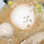 横浜家系ラーメン 魂心家 - 鶏のたまごとウズラの卵がひとつづつか言っていました