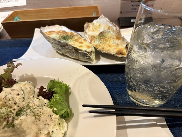 牡蠣とワインのある店 湾岸食堂 - 大船渡（オイスターバー）の写真