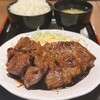 愉快酒場 - トンテキ(Lサイズ 1,080円)
ご飯大盛りサービス･味噌汁付き