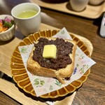 Herbee Antz - 料理写真:伊久里さんの天然酵母食パンを使ったあんバタートーストは絶品でした！