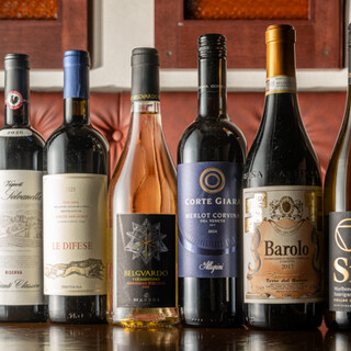 シェフ自慢の料理との相性を考えた、ソムリエ厳選ワイン