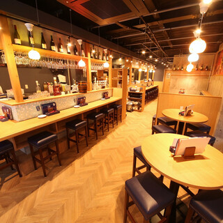 個室・テーブル席・円卓席・カウンターと様々なパターンのお席！