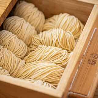 麺が味を変えていく、一杯のグラデーション