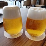 GRADATIONS - 生ビール(通常のサイズは倍ぐらいあるようですが、飲み放題ということで 小さめのサイズにしていただけました^^　→小さめと言っても十分な量はありましたが♪)　そして生ならではの滑らかな泡 非常に旨し♥️