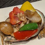 創作四川料理 廣明 - 鮑とツブの黒酢炒め