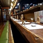 酒と食遊人 みなと - 2回転目のカウンターも予約札だらけ