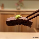御料理 寺沢 - 奥州牛フィレ肉の炭火焼にたっぷりの山葵をのせて