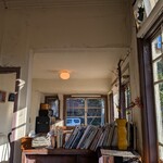 夏への扉 - 雰囲気は良いです。冬寒くて、夏暑いです。