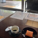古稀庵 - チェックイン時の昆布茶と和菓子