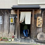 吟八亭 やざ和 - お店の入り口、二階にお店の入り口があります、、大将も二階の上り口に、元気にいらっしゃいます^_^