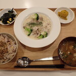 トーコーキッチン - 牛肉のクリーム煮 副菜二品 豚汁 ご飯