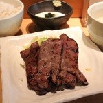 牛たん一徹 - 一徹定食 (とろろ付き) 1200円。
