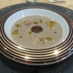 トゥ・ラ・ジョア - オマールエビとマッシュルームのスープ