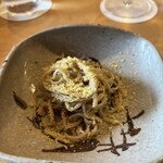 恵比寿 えんどう - カラスミそば　蕎麦の実を炒ってある