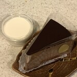 リリエンベルグ - ザッハトルテ（生クリーム添え）