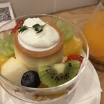 Cafe 菓心 - 果物が繊細でフレッシュ、プリン&フレッシュ生クリーム。