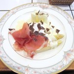 バールアリメンターリ ダニエラ - 茹であげホワイトアスパラガス　フォンデュータソース　生ハムをのせて