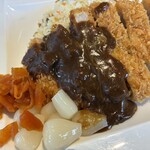 アムール - ラッキョと福神漬けを取り分ける