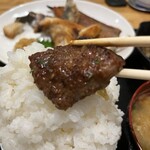 わ楽 - マグロのステーキ(だと思います…) オンザライス  