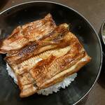 うなぎ青葉 - うな丼(鰻半匹)、ご飯少なめ