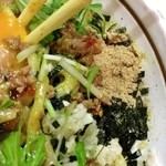 はるか - 魚粉と刻み海苔が和風の風味を支える。