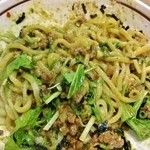 はるか - カレーまぜそばにはニラではなく水菜がいっぱい…！