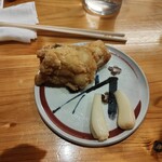 名山堀 わさん - フグの唐揚げとらっきょう。
