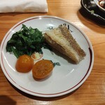 名山堀 わさん - 金目鯛の素揚げ（鱗付きでバリバリした食感が美味）とキンカン。