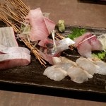 和食処 大ばん - お刺身選べる３点盛り（あじ・ふぐ炙り・ブリ）１２００円