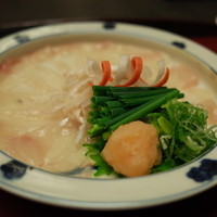 赤坂 菊乃井 - 向付(1) 河豚薄造り 皮湯引き 薬味 ポン酢