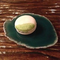 六雁 - 白いマKロン