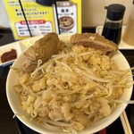 麺や 夢よし - 夢二郎ラーメン　モヤシ増し増し（60円）、チャーシュー1つトッピング（220円）、背脂増し（100円）、ニンニク増し（無料）　合計1,380円