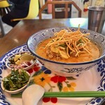 Asian kitchen cafe 百福 - カオソーイ