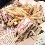 TWELVE ON THE PARK BAR & GRILL - 季節限定クラブハウスサンド