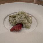 Itsuki - お鮨で例えるなら3、4貫分のポーションが隠れています。冬の蕗のとうのリゾットの心地よい苦味と香り、北寄貝の甘味の組み合わせがたまりませ〜ん