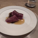 Itsuki - ◆志筑鴨（茨城）の炭火焼き
      ラディッキオ・タルディーヴォを添えて
      鴨骨や鴨腿から抽出したソースと共に