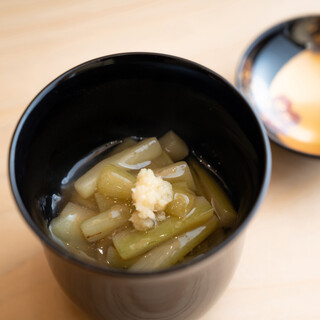 京味から井雪へ続く技を、季節の皿で受け継ぐ