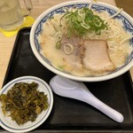 由丸 - 塩もやしらーめん ¥900＋辛子高菜 ¥110（価格は訪問時）