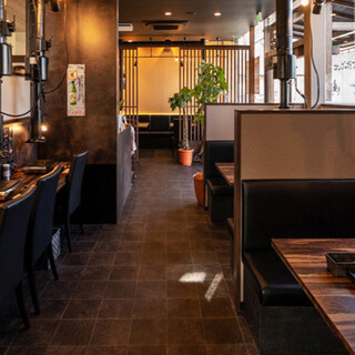 お一人様～グループまで幅広くご利用できる空間◆駐車場あり