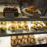 フルージュの森 - 美味しそうなケーキが並んでいます♪