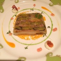 モナリザ 恵比寿店 - 今日は恵比寿のモナリザで美味しフレンチをいただいています♡ こちらはポアロ葱とサーモンのテリーヌ＼(^o^)／ お皿まで全てとっても美しいんです（≧∇≦）幸せー♪