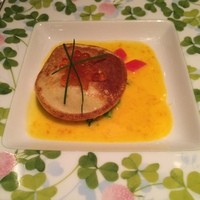 モナリザ 恵比寿店 - ジャガイモのクレープ 北海道産のホタテ貝がグリル したものの下に菜の花と蕎麦の実のリゾット ソースはブールブランです＼(^o^)／