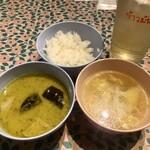 カオマンガイ - おかわりOKのグリーンカレー、スープ、ライス