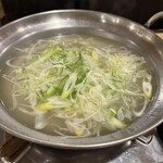 黒豚しゃぶしゃぶと溶岩焼きが 自慢の居酒屋 くろ屋 - 